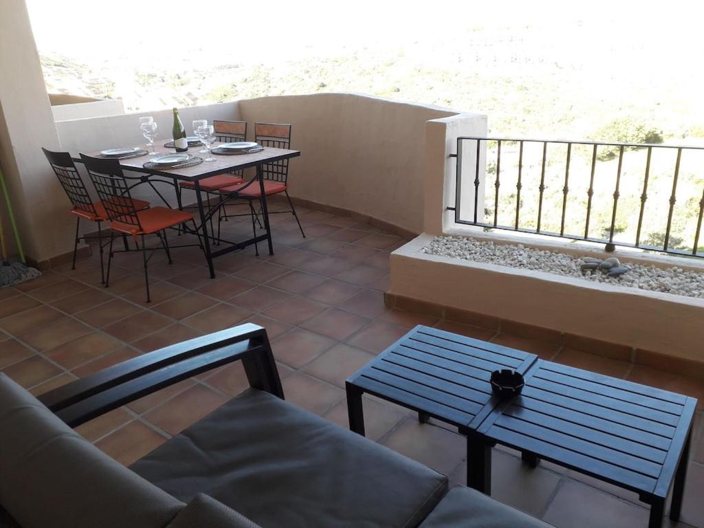 Duquesa Fairways, A Spacious Apartment With Fabulous Views And Facilities Манилва Екстериор снимка