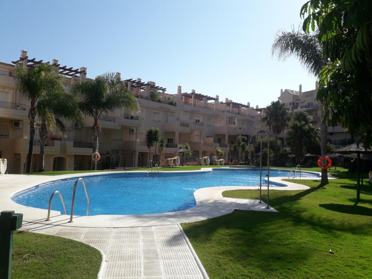 Duquesa Fairways, A Spacious Apartment With Fabulous Views And Facilities Манилва Екстериор снимка