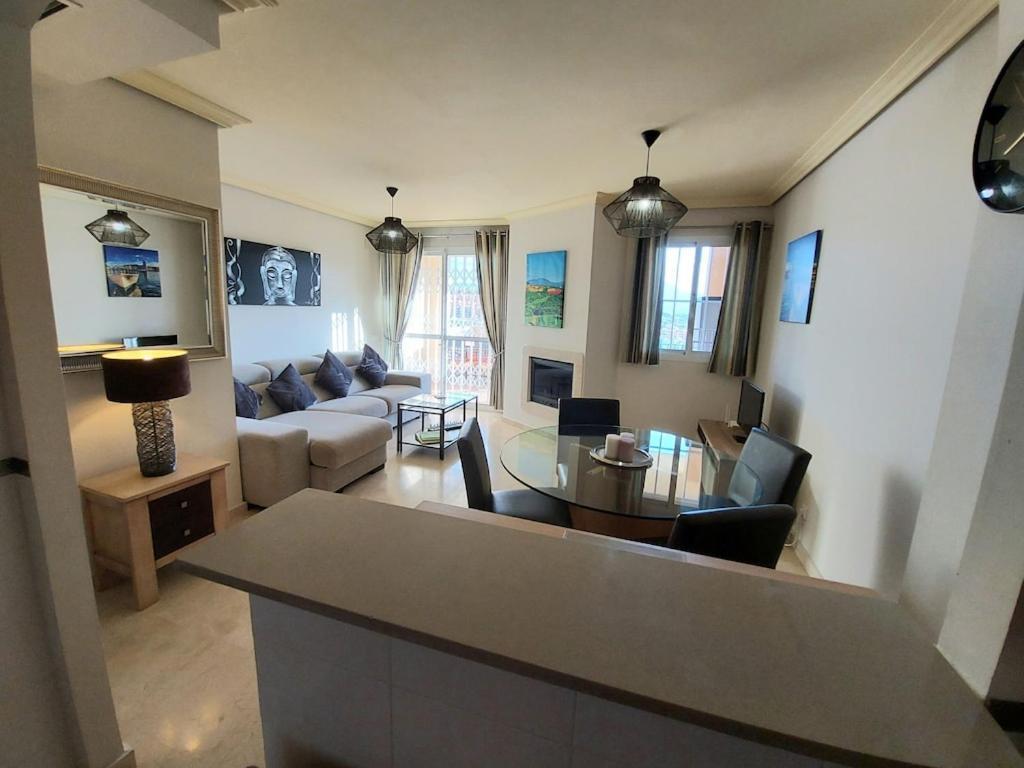 Duquesa Fairways, A Spacious Apartment With Fabulous Views And Facilities Манилва Екстериор снимка