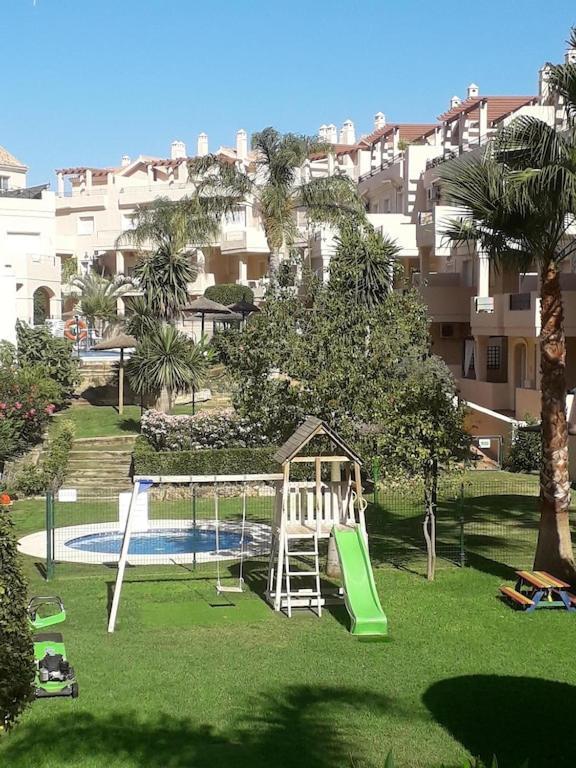 Duquesa Fairways, A Spacious Apartment With Fabulous Views And Facilities Манилва Екстериор снимка