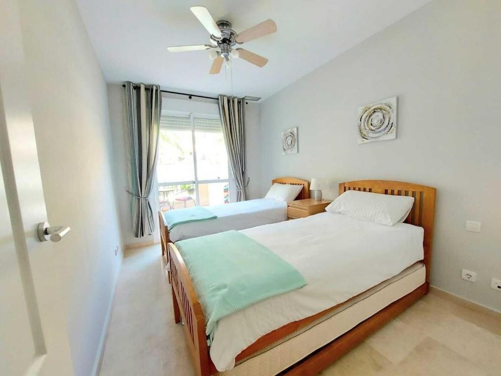 Duquesa Fairways, A Spacious Apartment With Fabulous Views And Facilities Манилва Екстериор снимка