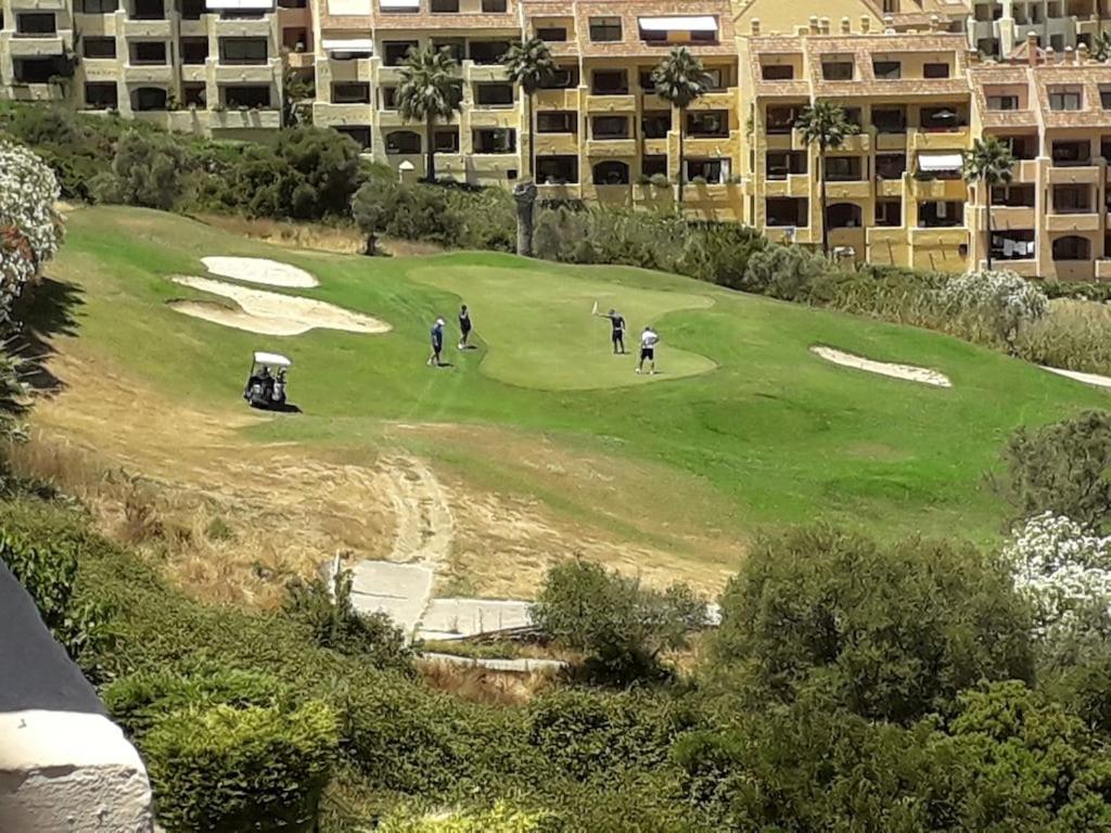 Duquesa Fairways, A Spacious Apartment With Fabulous Views And Facilities Манилва Екстериор снимка